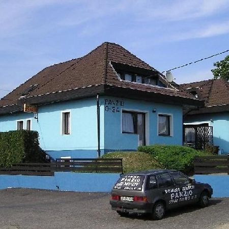 Bed and Breakfast Domino Panzió Székesfehérvár Zewnętrze zdjęcie