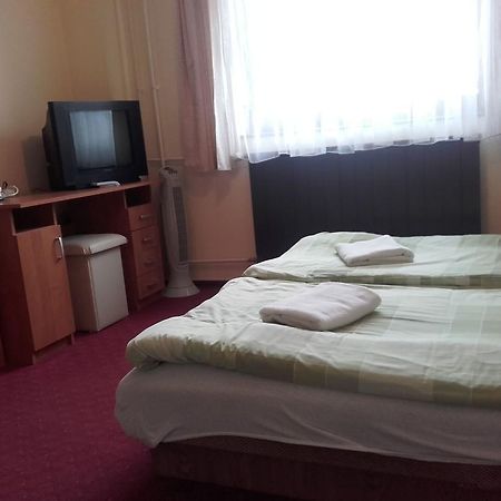 Bed and Breakfast Domino Panzió Székesfehérvár Zewnętrze zdjęcie