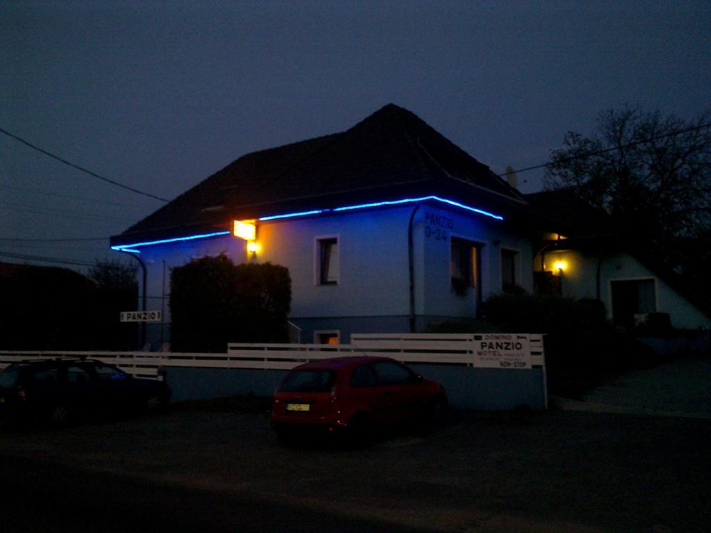 Bed and Breakfast Domino Panzió Székesfehérvár Zewnętrze zdjęcie