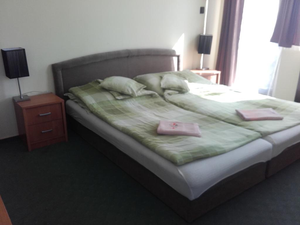 Bed and Breakfast Domino Panzió Székesfehérvár Pokój zdjęcie