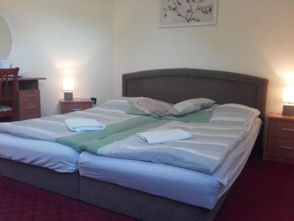 Bed and Breakfast Domino Panzió Székesfehérvár Pokój zdjęcie