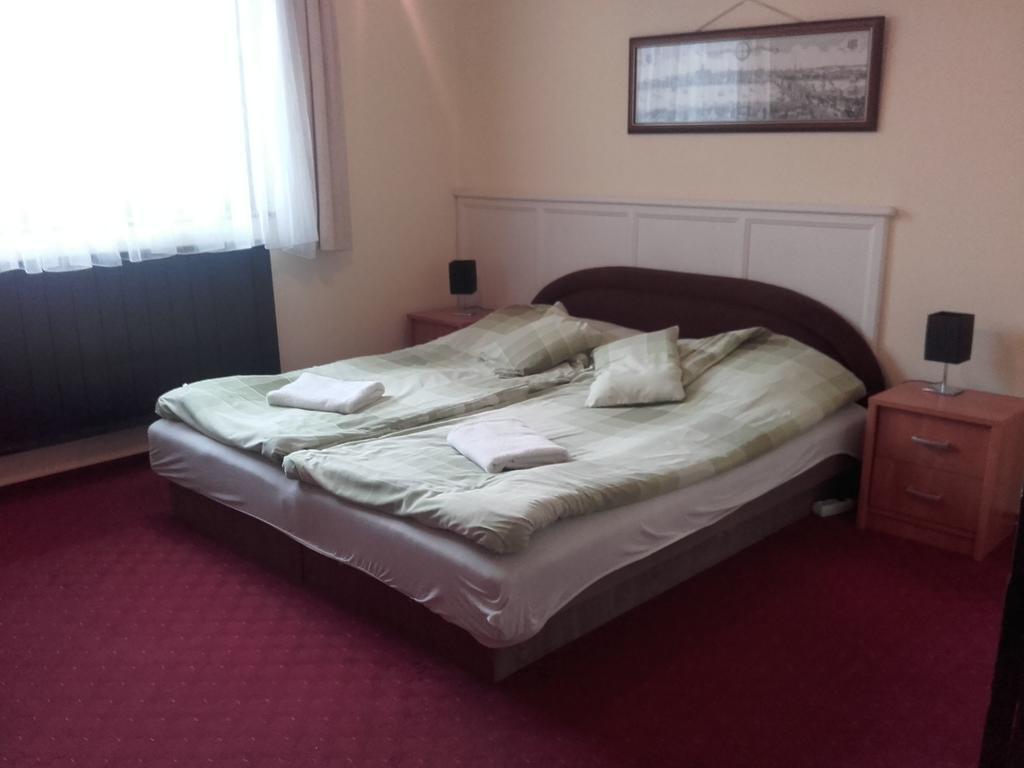 Bed and Breakfast Domino Panzió Székesfehérvár Zewnętrze zdjęcie